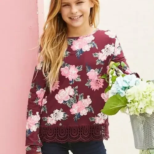 Super kaunis pitsäärega pluus firmalt Arizona*