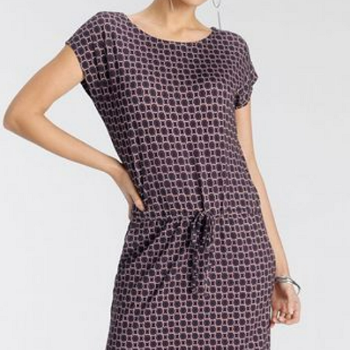 Kleit firmalt Laura Scott*