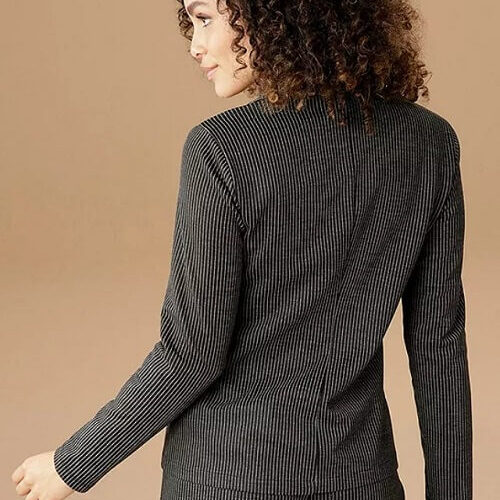 Bleiser firmalt Aniston*