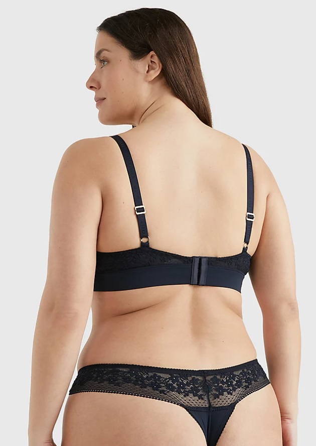 Rinnahoidja firmalt Tommy Hilfiger* 4 Rinnahoidja firmalt Tommy Hilfiger*